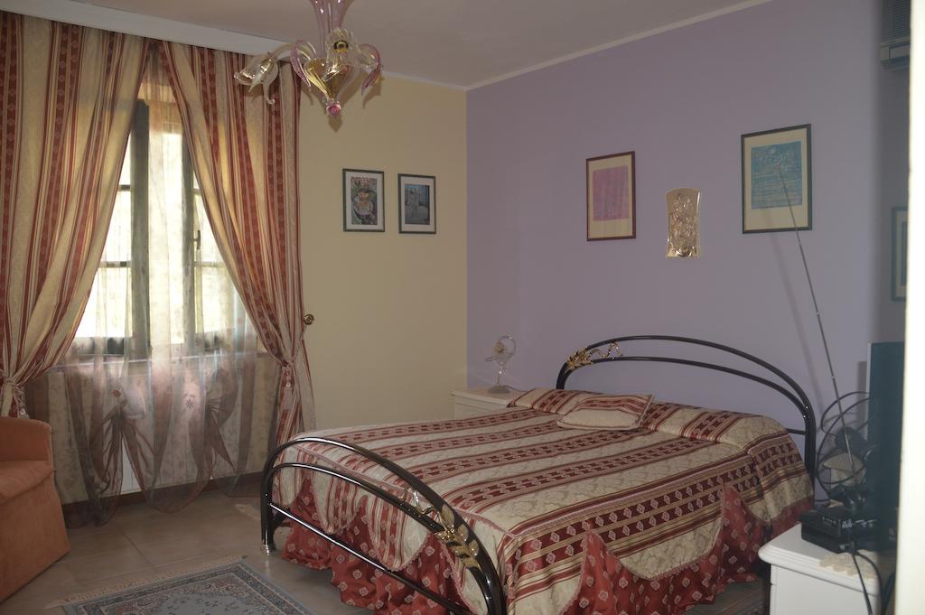 B&B Fra E Fe Arborea Chambre photo
